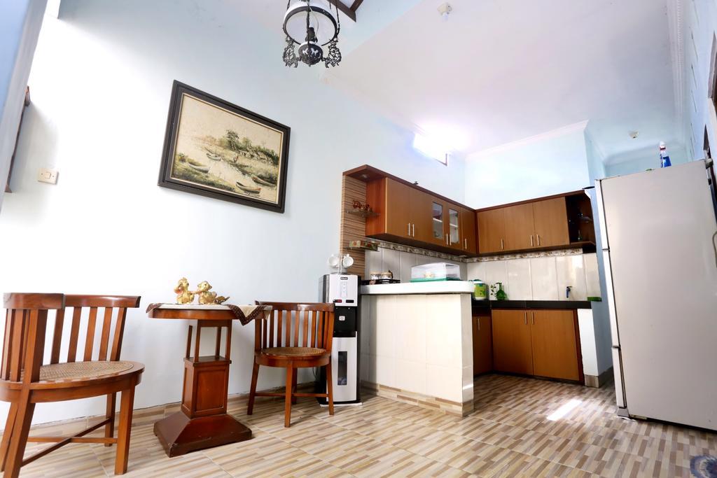Griya Kedasih Guesthouse Jogjacarta Exterior foto