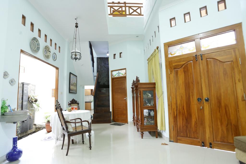 Griya Kedasih Guesthouse Jogjacarta Exterior foto